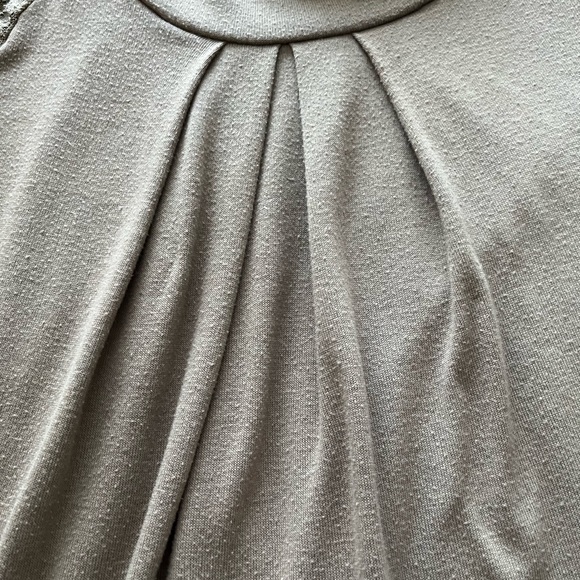 Speechless woman’s blouse. Taupe with lace sleeves. Size L - Picture 4 of 8